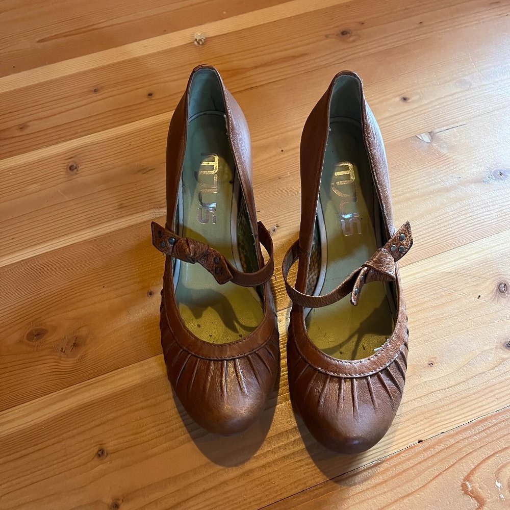 Tan Leather Mjus Shoes, as new, EU39. US8